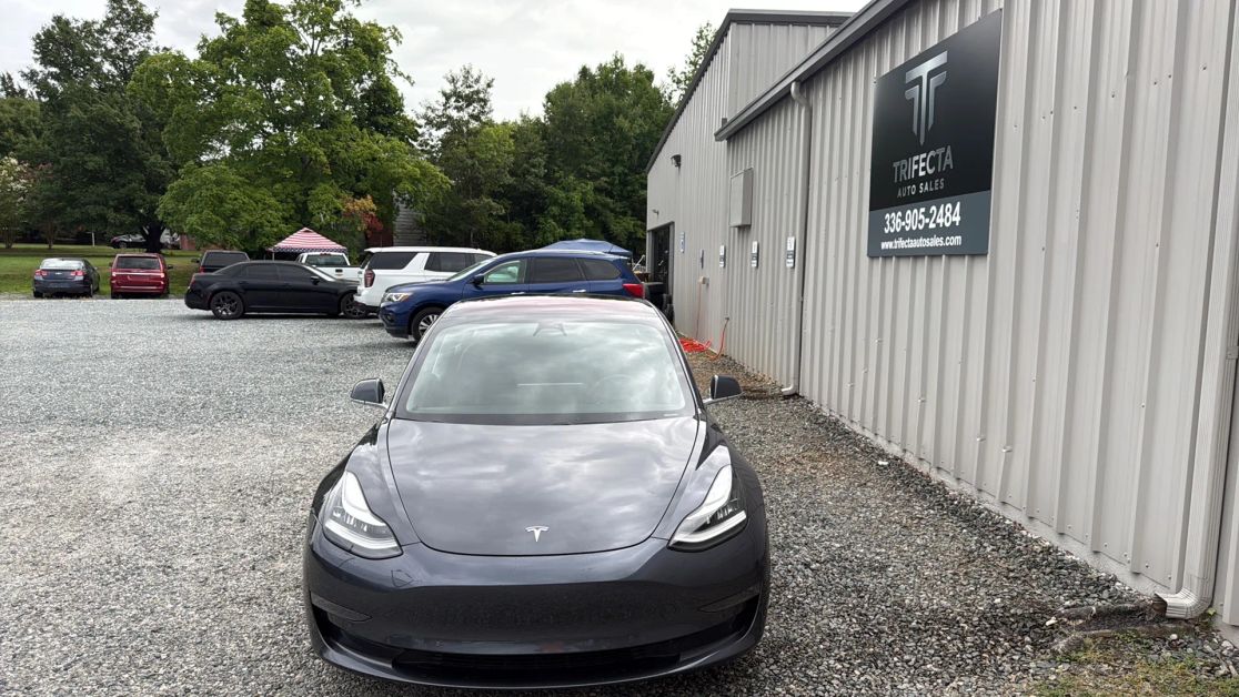 tesla model 3 2018 5YJ3E1EB0JF054299 image tesla model 3 2018 5YJ3E1EB0JF054299 image